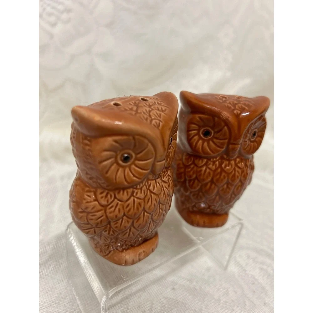Vintage Style Brown Ceramic Owl Salt‎ and Pepper Shakers Set Textured Woodland